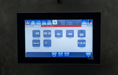 Touch screen display
