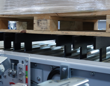 CENTER MACHINE PALLET LIFTER